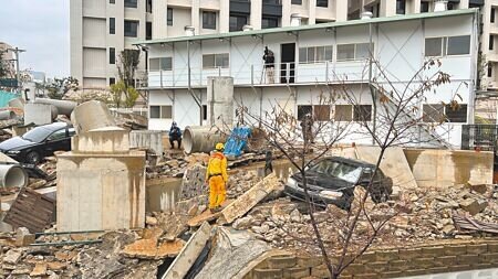 新竹市消防局去年獲竹科管理局無償撥用,於金山分隊後方興建全台第3個,也是北台灣首座搜救犬專用訓練場,然而因訓練場緊鄰後方社區,有民眾抱怨訓練吠叫聲太吵。(本報資料照片)