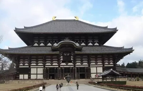 日本奈良市東大寺今發生死亡車禍,肇事的79歲男性疑似誤踩油門撞傷兩人,其中一人是62歲台灣男性,送醫後約3小時後宣告不治。示意圖/聯合報系資料照片