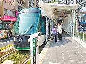 高雄輕軌開始收費　逃票恐罰50倍