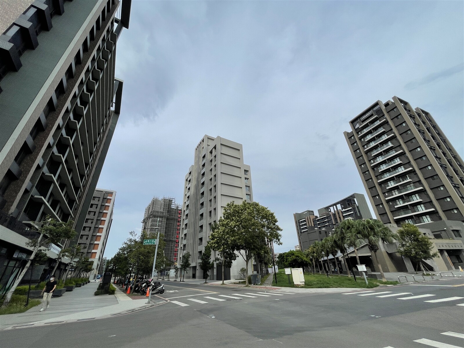 新竹市金雅重劃區近年陸續新建透天、大樓建案,加上整體街廓方正、交通便捷且鄰近市區,吸引竹科人購屋。聯合報系資料照