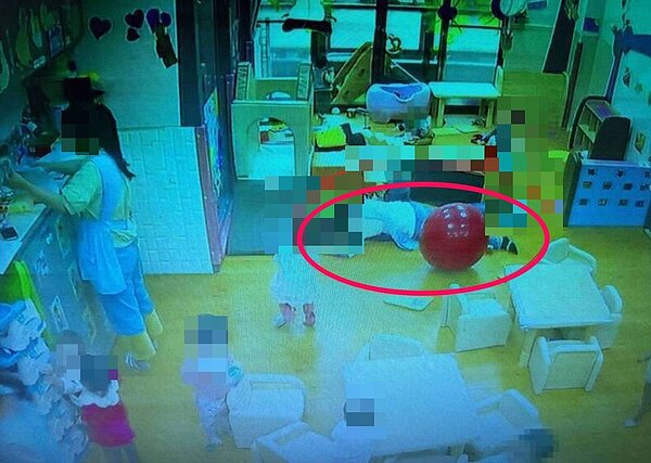 基隆男童遭重壓調查結果屬實,教保員、託嬰中心各罰6萬。圖/社會處提供