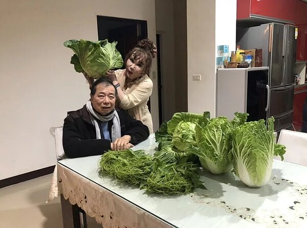 澎澎這半年來每個週末都會上山去看廖峻。 圖／擷自臉書
