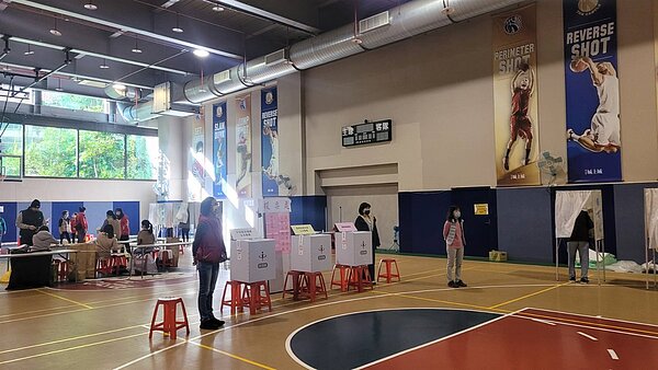 大型公寓大廈組冠軍「城上城社區」有1800多戶，設置App讓管委會與住戶互動，選舉時住戶可就近在社區投票。聯合報系資料照片