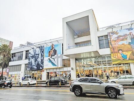 
基隆市東岸廣場的爭議持續延燒，不斷有人質疑基隆市政府在2月1日凌晨進入東岸廣場強制點交的適法性，基隆市政府發言人余治明28日澄清，點交未涉商家店面、接管有合法性。（張志康攝）
