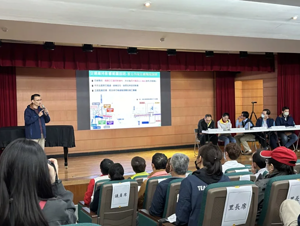 台北市交通局在關渡國小舉辦淡北快速道路說明會。記者鍾維軒/攝影