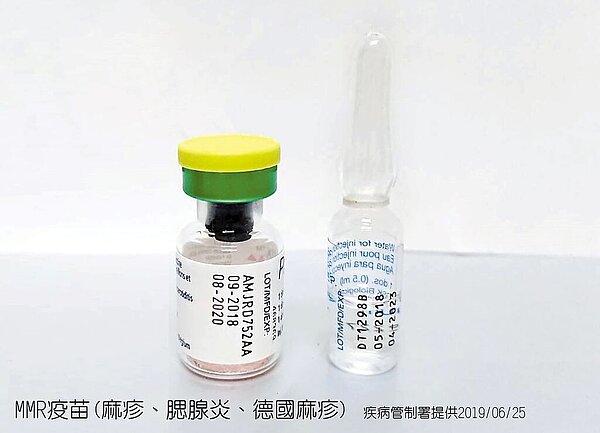 疾管署提醒,麻疹為高傳染性疾病,出疹前後4天均具傳染力,如有疑似症狀應儘速就醫,並主動告知醫師相關旅遊及暴露史,而接種疫苗是預防麻疹最有效的方法。(疾病管制署提供)