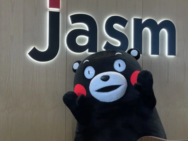 台積電JASM熊本廠日前開幕，圖為熊本熊合影。聯合報資料照片