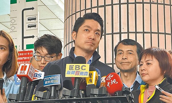 台北市長蔣萬安(中)2月29日表示,中央、地方要以更快速、更有效率的方式推動社子島開發案,才能符合當地民眾期待。圖/中國時報記者丁上程攝影