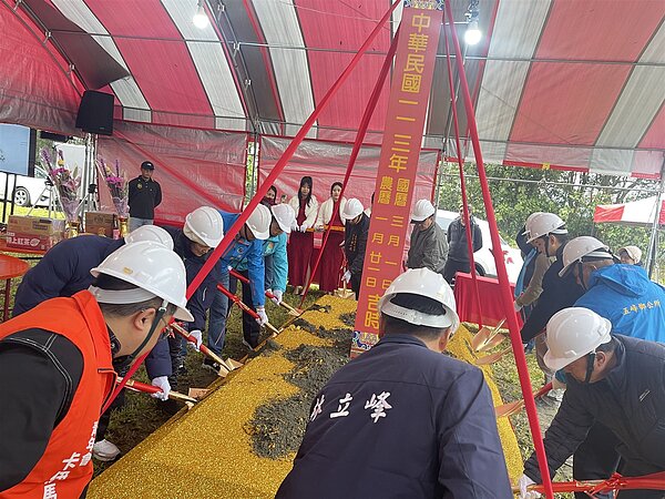 五峰鄉大隘第1公墓納骨牆今開工。圖/新竹縣府提供