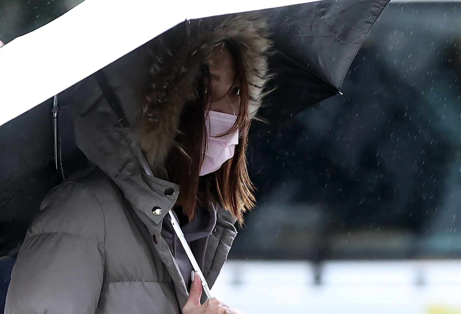 今天白天各地氣溫回升有限,北部東北部高溫只有12-13度,全天感受濕冷。本報資料照片