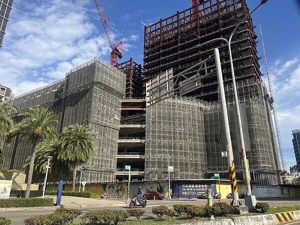 新竹縣長楊文科涉貪遭查辦,外傳是捲入目前已被勒令暫時停工豐采520建案所發生的竹北天坑事件。記者郭政芬/攝影