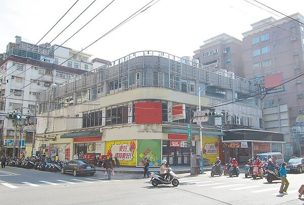 新北市都更大會3月1日審議通過，新莊區民安路、建安街的老屋重建案適用106專案重建。圖／新北市城鄉局提供