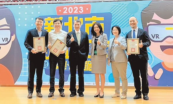 新北市勞工局獎勵企業辦理友善家庭暨工作平等措施。圖/新北勞工局提供