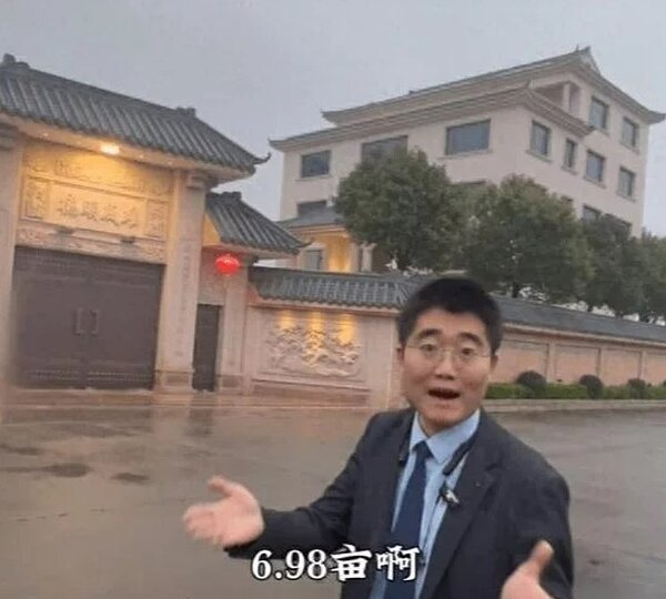 廣東揭陽普寧陂老村的一位村主任,被律師揭發涉嫌侵占集體土地蓋豪華別墅,其規模和裝飾堪比宮殿。圖/視頻截圖