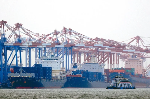 財政部8日將公布2月出口統計。受春節連假影響,2月出口將短暫由紅轉黑,估年減1%至5%。(聯合報系資料庫)