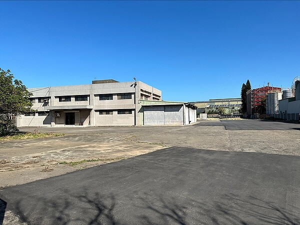 高力國際受託辦理桃園新屋永安工業區土地公開標售,所在位置5分鐘即達61號快速道路,本案土地1字頭標售底價極具吸引力。圖/高力國際提供