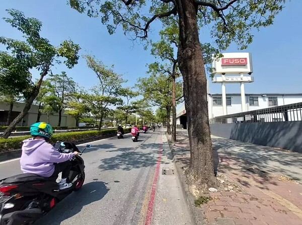 日前交通部公布112年交通事故統計,其中高雄前10大交肇事熱點,前2名都在高楠公路上。圖/民眾提供