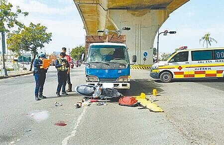 Re: [黑特]行人零死亡聯盟哭哭！民調：7成3挺輕