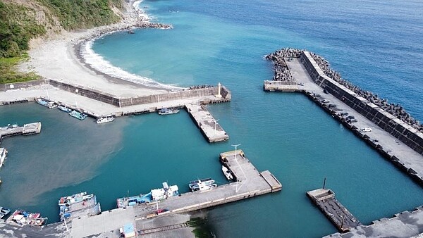 朝陽漁港+朝陽沙灘01
