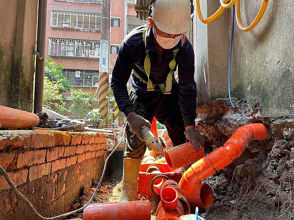 新北市爭取到浮洲地區第一個用戶接管工程，工程範圍橫跨聚安里、大安里、復興里、龍安里、中山里、福安里共6里，將新增3,266戶。圖／新北市政府提供