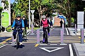 友善行人、單車　台中潭雅神綠園道實施「人車分道」