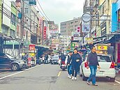 中原夜市違規設攤多　亂象難解