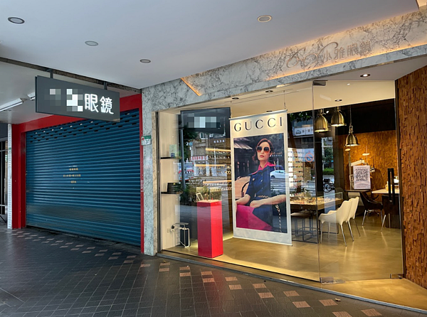 租金貴「這些店」卻不倒!他揭生存內幕:後代子孫每人5間房 網友發現店租貴的地方有四種店:銀行、眼鏡行、體育用品、速食店,好奇歷久不衰原因。示意圖/翻攝自Google maps