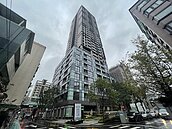 一坪要200萬元！台北「鳥籠建案」普及化　房仲：專賣這些人