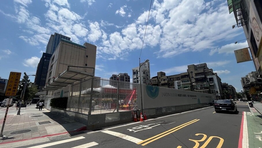 ▼預售小宅「富邦藝庭」含精裝修,出現單價215.5萬元的實登。(圖/<a href="https://house.ebc.net.tw/" data-cke-saved-href="https://house.ebc.net.tw/" target="_blank">EBC地產王</a>張琬聆攝)