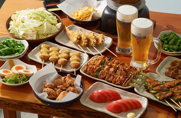 「鳥貴族」為日本知名平價居酒屋，預計將於今年登台開設分店。圖／擷取自鳥貴族YAKITORIYA　TORIKIZOKU粉絲頁