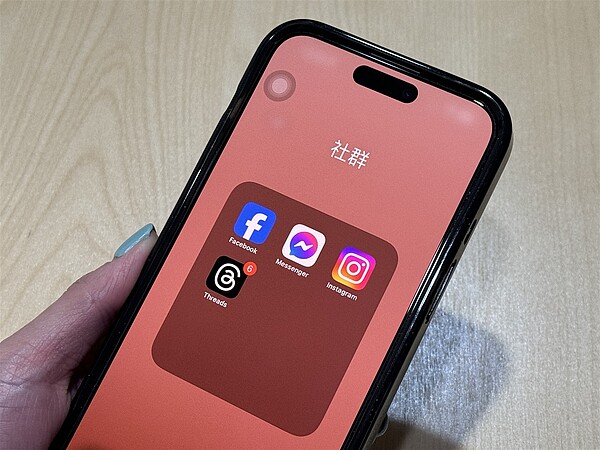 Meta旗下社群應用程式，包括Facebook、Instagram以及Threads，目前不明原因全球大當機中。記者黃筱晴／攝影 