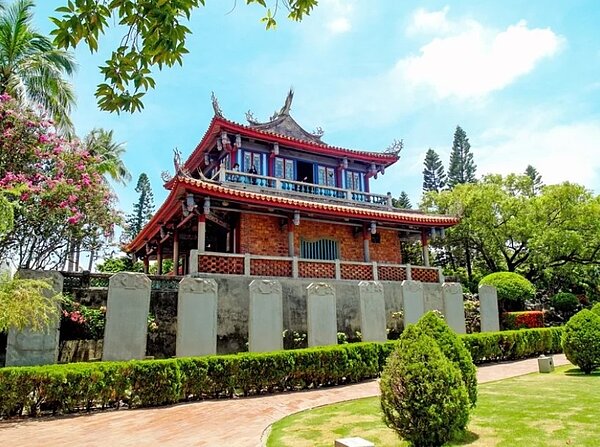 台南赤嵌文化園區正進行文化園區改造工程，以滿足居民生活需求，並解決觀光停車問題。圖為赤崁樓。圖／南市文化局提供
