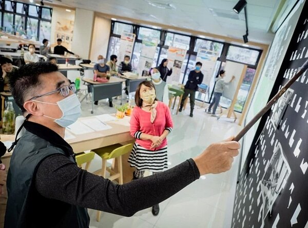 台北市都市更新處2014年起推動「Open Green打開綠生活計畫」，10年累計81案社區空間改造案例、觸及逾100個社區。圖／台北市更新處提供
