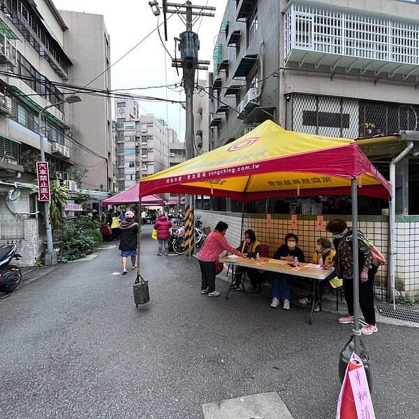 瑞陽里江光輝里長歡慶元宵佳節