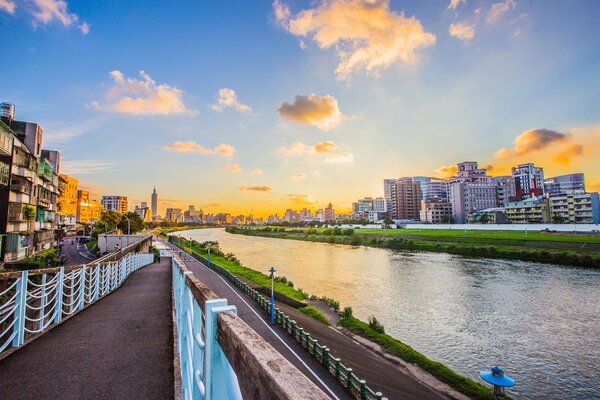 永慶房屋統計實價登錄數據，2023年台北市南港區大樓和公寓的平均單價價差超過20萬元，差幅高達27.1%。房市示意圖／永慶房屋提供