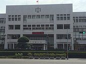 不滿被質疑裝潢品質　工人怒極一腳踢破木門…代價3萬