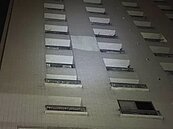 急冷急熱…桃園大樓下磁磚雨！路邊車慘遭殃「車身凹陷、玻璃碎」