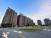 「囤房稅」引導有效供給、「富爸爸效應」值得關注