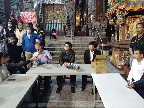 台南市五妃街上的大寮玄涼亭供俸觀音佛祖、九天玄女、楊府太師,天坑安發生後廟前設前進指揮所。記者鄭惠仁/攝影