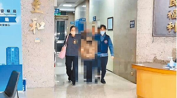 台北地檢署6日指揮北市警大安分局執行搜索拘提,逮捕涉嫌持有、販賣大麻的北市府社會局劉姓女科員(中)與其男友,依毒品罪嫌送辦。圖/翻攝畫面