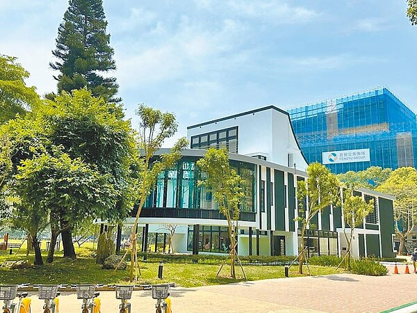 位於林口特定計畫區的李科永紀念圖書館不僅為林口增添人文氣息,更成為一個新興的文化節點,也是土地複合使用的其中一個面向。圖/新北市政府提供