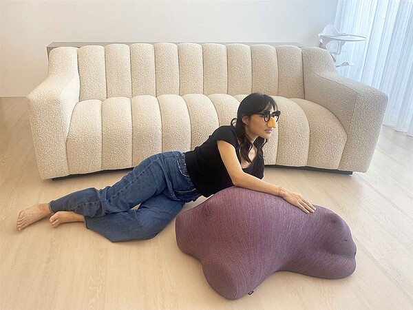 40年老屋全部敲掉重做!宅女小紅揭新家最愛5個地方 「這設計」比儲藏室更好用 宅女小紅入住新家將近一年,近日拍攝影片分享自己最滿意的5個地方。圖/取自宅女小紅臉書粉專