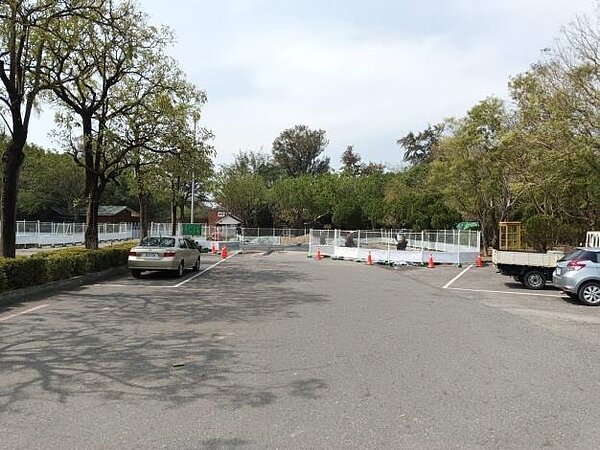 億載金城現正進行入口意象景觀改造作業,將於3月11日起全園區閉園。圖/台南市政府提供