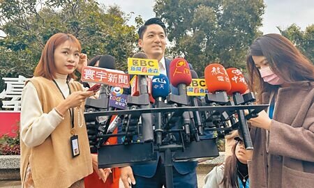 
台北市港湖區7日晚間部分住戶瓦斯供氣異常，市長蔣萬安8日表示，將會補償，並提出改善方案。（丁上程攝）
