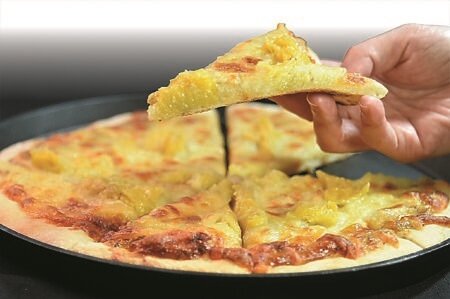 喜歡榴槤獨特風味的食客,在〈泰市場〉可以嘗到〈窯烤榴槤披薩〉。圖∕姚舜