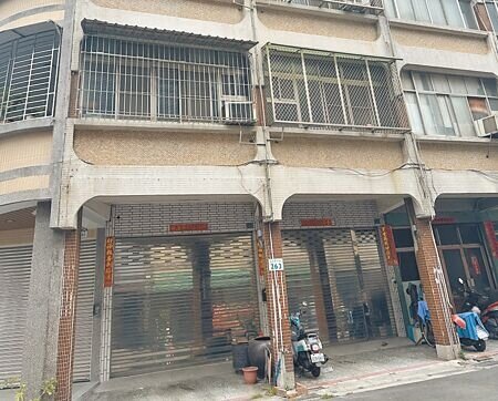 蘇丹紅進口業者津棧、佳廣公司大門已深鎖。(楊舒婷攝)