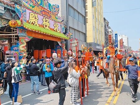 
台南市中西區、下營與永康大灣3家玄天上帝廟號召全市40間玄天上帝宮廟，8日舉辦大遶境。（程炳璋攝）
