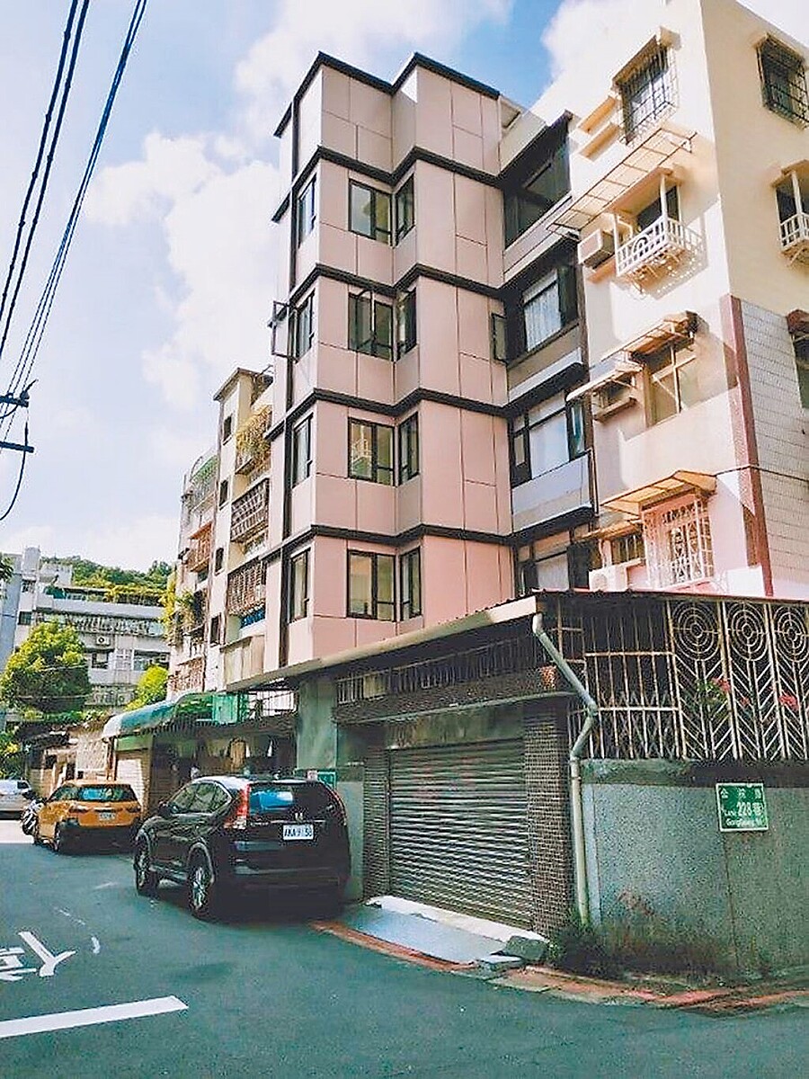 台北市老公寓電梯補助申請放寬,圖為新聞示意圖,北投區公館路奇岩華廈。(台北市更新處提供/黃敬文台北傳真)