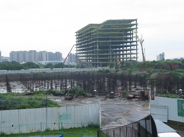 新竹市國際展演中心去年停工迄今,實際進度僅34.87%。聯合報資料照片