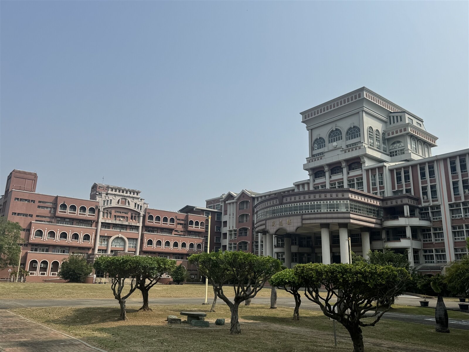 台首大退場後南市府等相關單位規畫進場,最快7月如教育局、社會局就有單位進駐辦公。記者莊曜聰/攝影